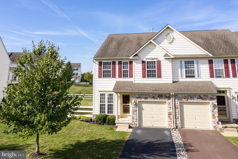 127 N Savanna Dr, Pottstown, PA 19465 - photo 1