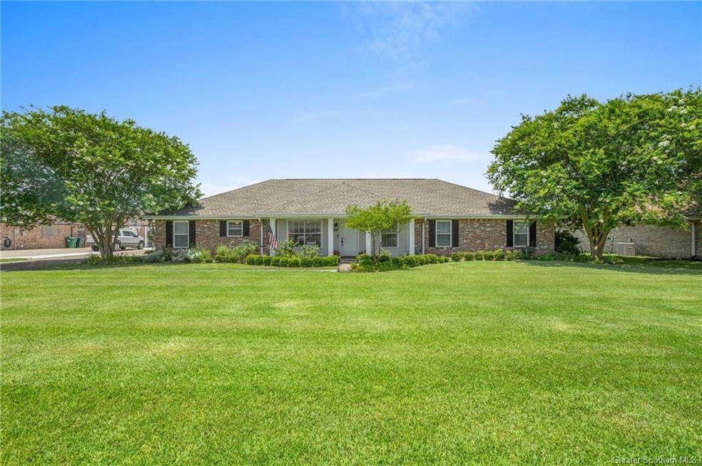 1818 Deepwoods Dr, Lake Charles, LA 70605 - photo 1