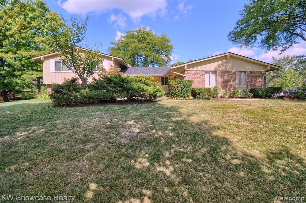 2666 Peterboro Rd, West Bloomfield, MI 48323 - photo 1