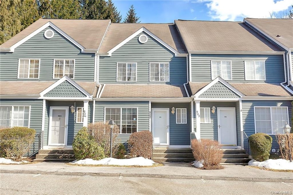 902 Kensington Ct, Brewster, NY 10509 - photo 1