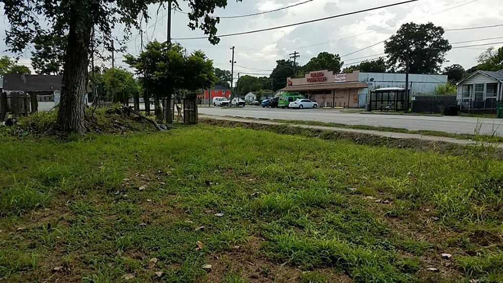 0 E Crosstimbers St unit 52831200, Houston, TX 77022 - photo 1