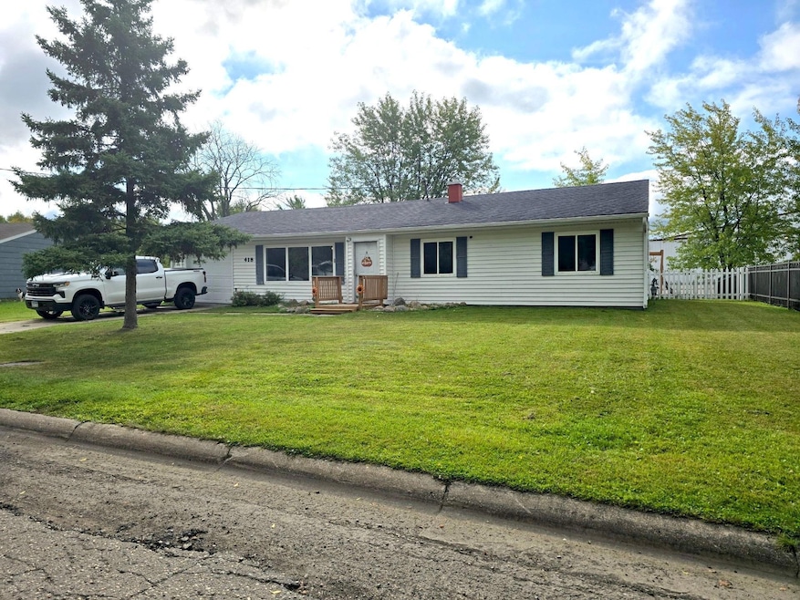 418 E Hamilton, Baudette, MN 56623 - photo 1