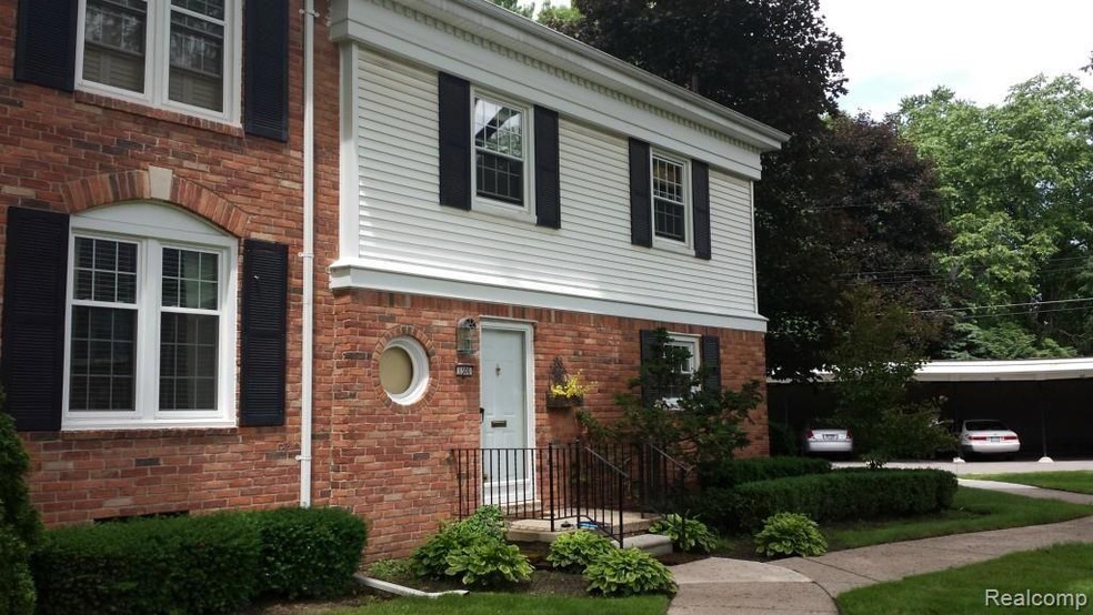 1300 Trailwood Path, Bloomfield Hills, MI 48301 - photo 1