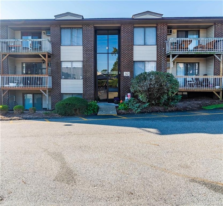 324 Country Club Ln, Pomona, NY 10970 - photo 1