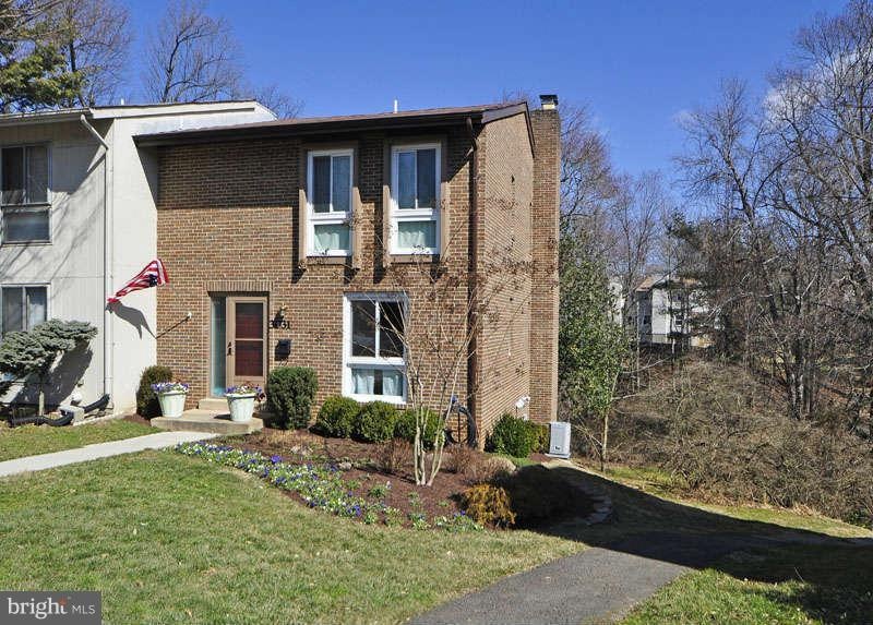 3031 Mission Square Dr, Fairfax, VA 22031 - photo 1