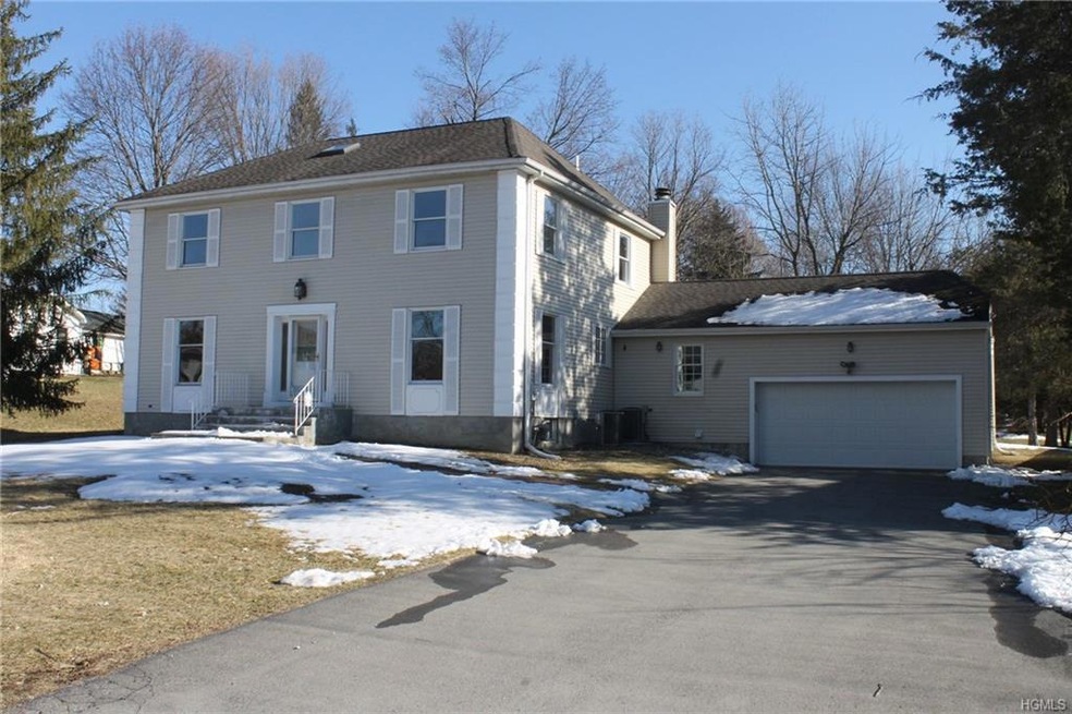 8 Bayberry Ln, Poughkeepsie, NY 12603 - photo 1