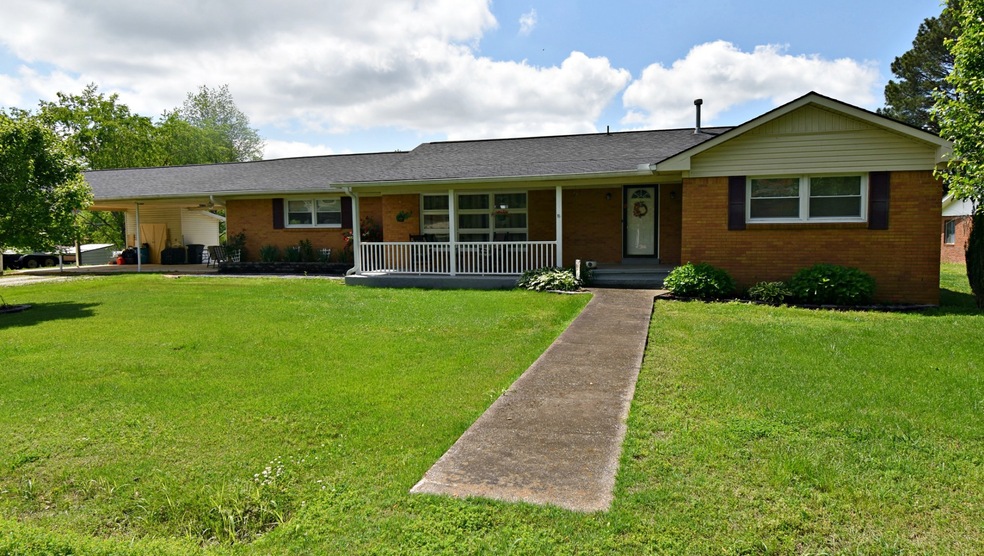 124 W Brooklyn St, Linden, TN 37096 - photo 1