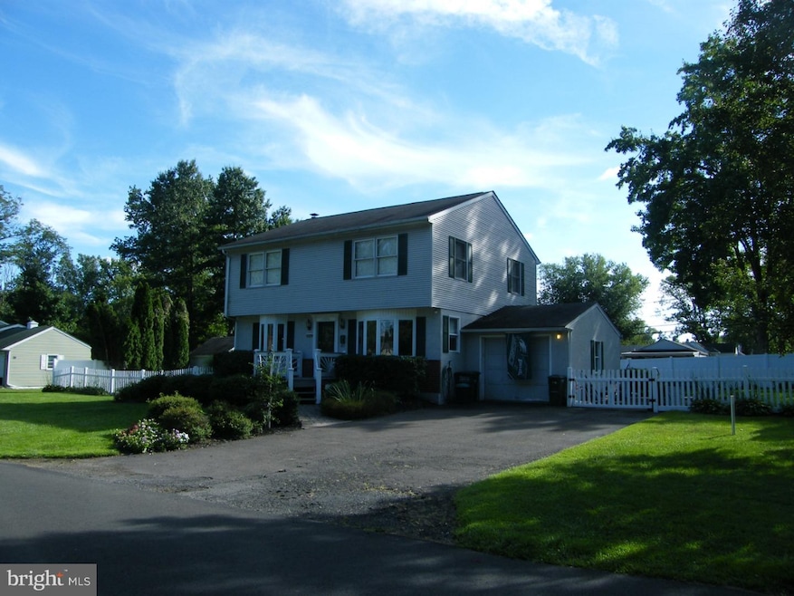 135 E Myrtle Ave, Feasterville Trevose, PA 19053 - photo 1