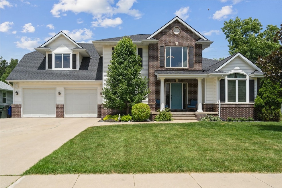 3820 Richland Dr NW, Cedar Rapids, IA 52405 - photo 1