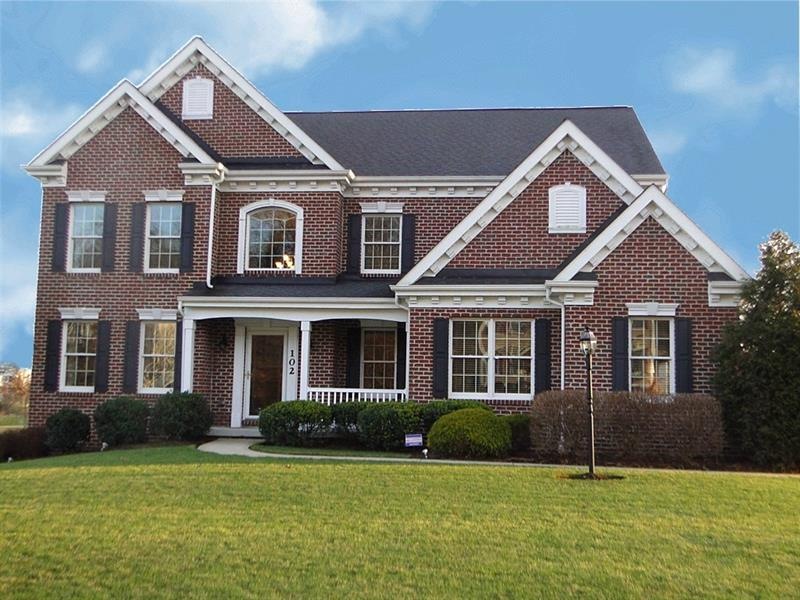 Excellent Curb Appeal!