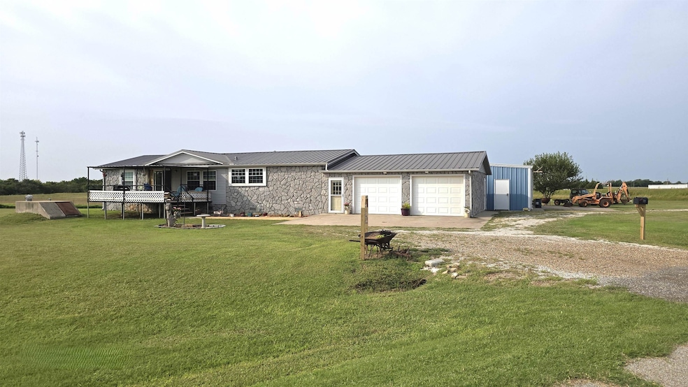 775 E Apache St, Medford, OK 73759 - photo 1