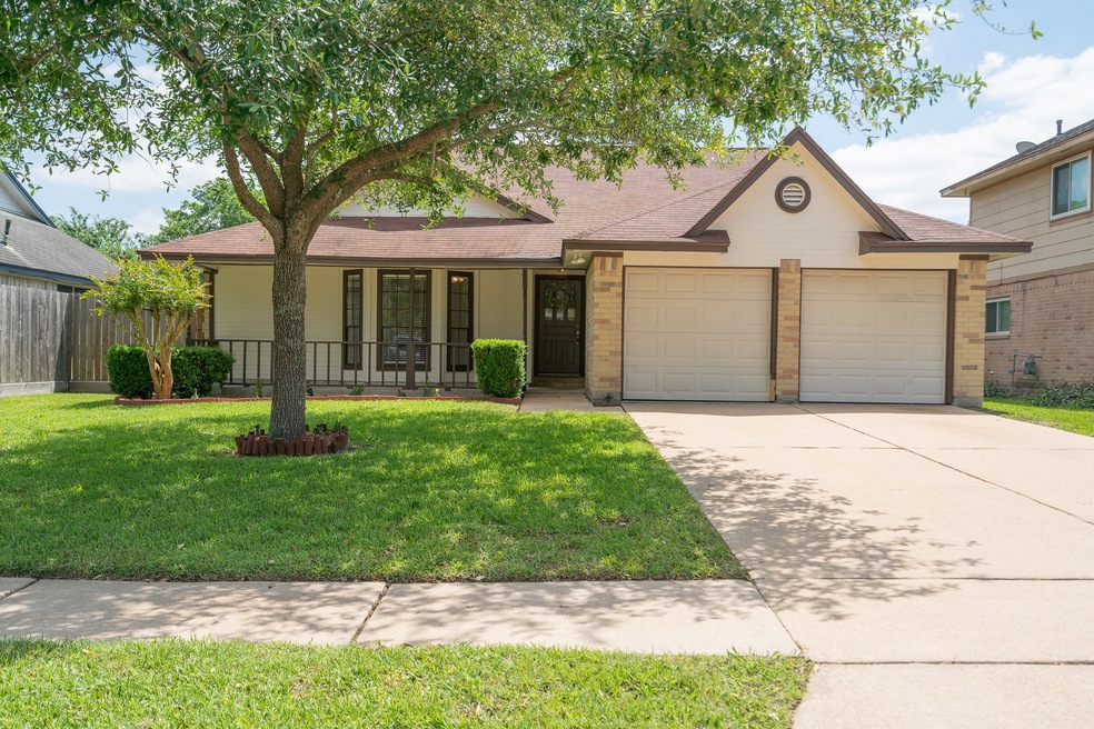 2609 N Mission Cir, Friendswood, TX 77546 - photo 1