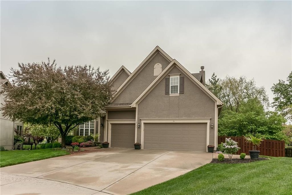 14731 S Hallet St, Olathe, KS 66062 - photo 1
