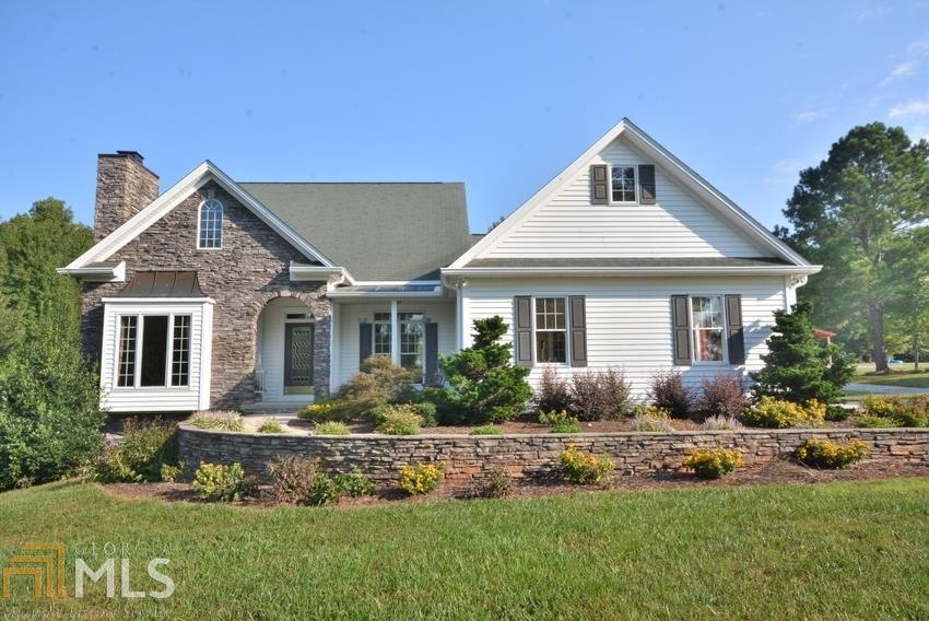 Spacious Ranch Home with a heated barn!