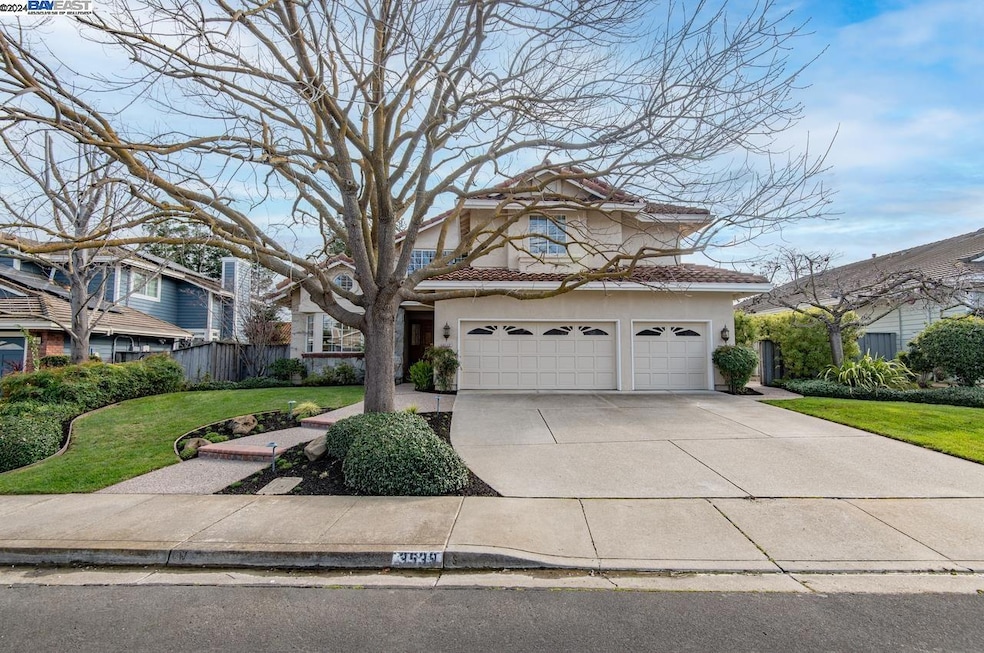 Sold $1,925,000 • Co-Listing Agent