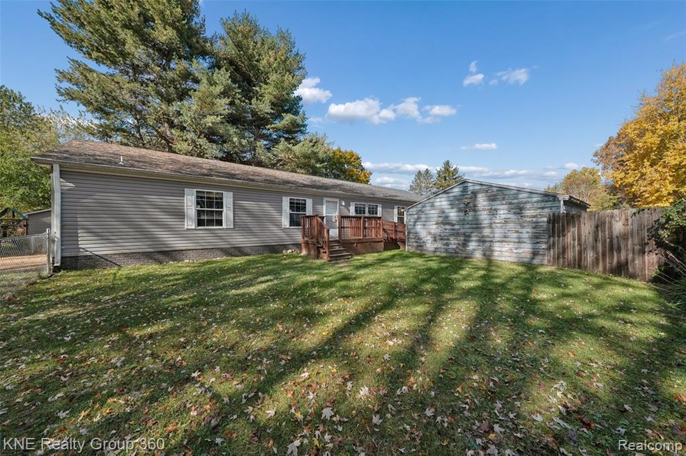 5790 Comanche Ln, Howell, MI 48843 - photo 1