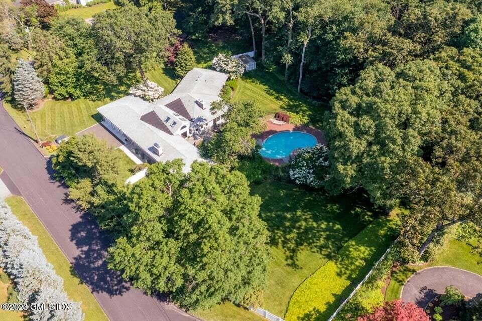 32 Greenbrier Ln, Stamford, CT 06903 - photo 1