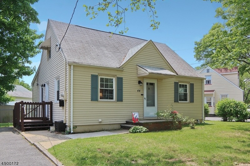 44 Alice Ln, Clark, NJ 07066 - photo 1