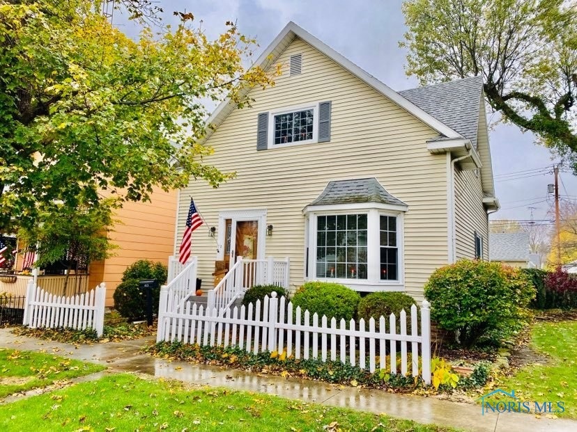 413 W 1st St, Woodville, OH 43469 - photo 1