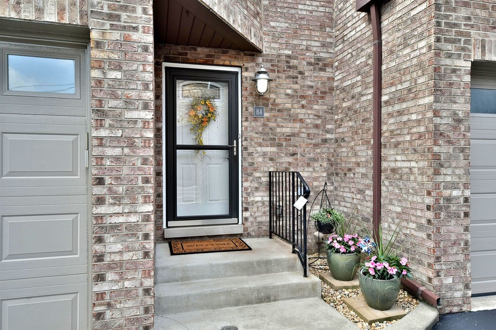 479 N Addison Ave unit B4, Elmhurst, IL 60126 - photo 1