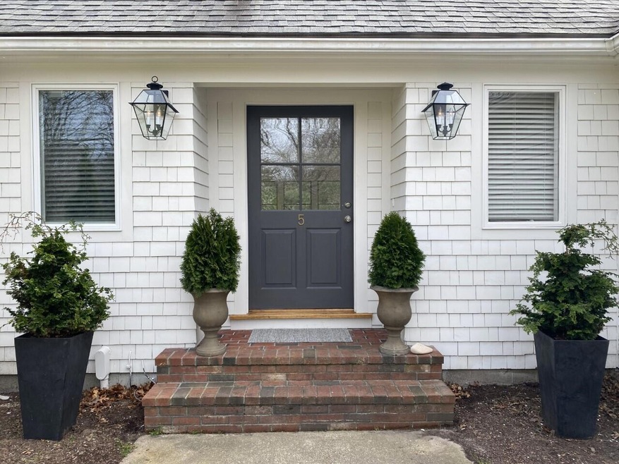 5 Paddock Cir, East Falmouth, MA 02536 - photo 1
