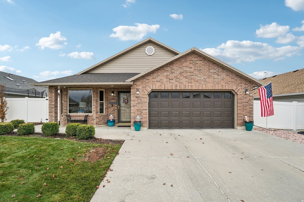 927 W 1730 N, Clearfield, UT 84015 - photo 1