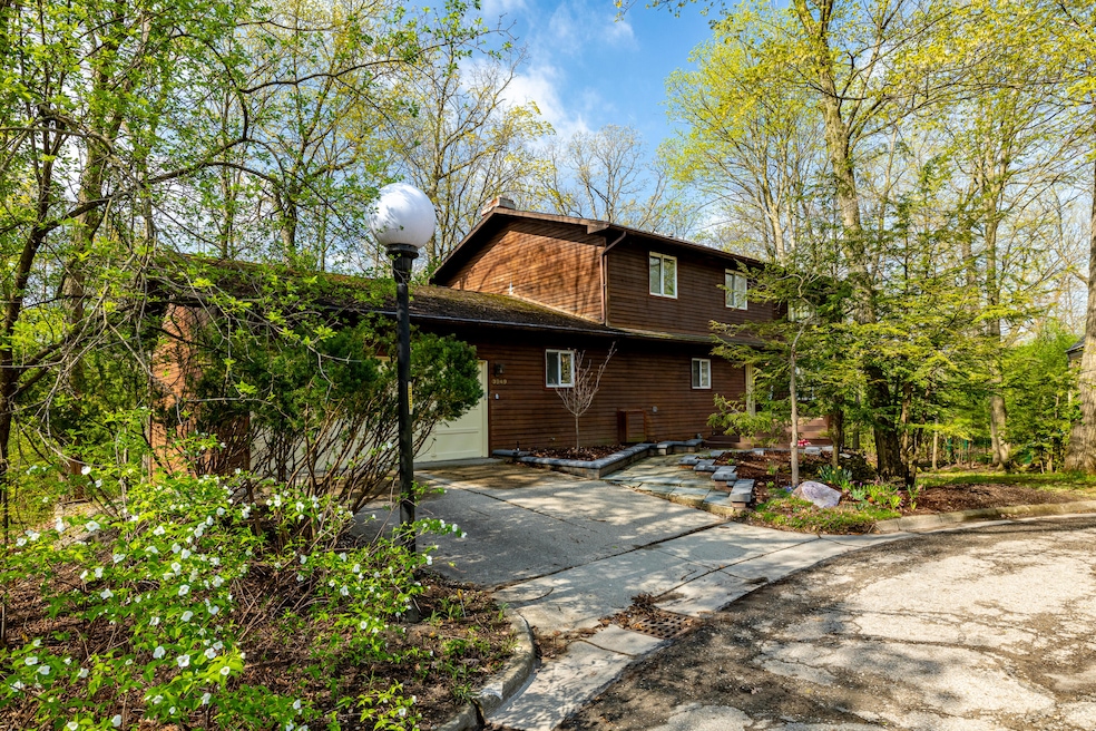 3949 Waldenwood Dr (1 of 70)