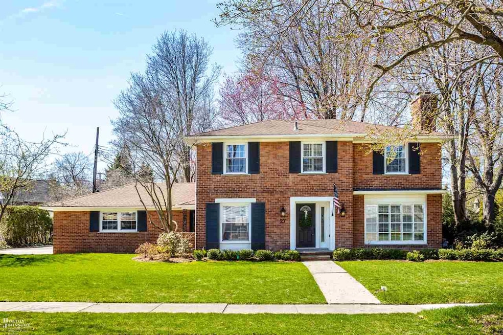 27 Lakecrest Ln, Grosse Pointe Farms, MI 48236 - photo 1
