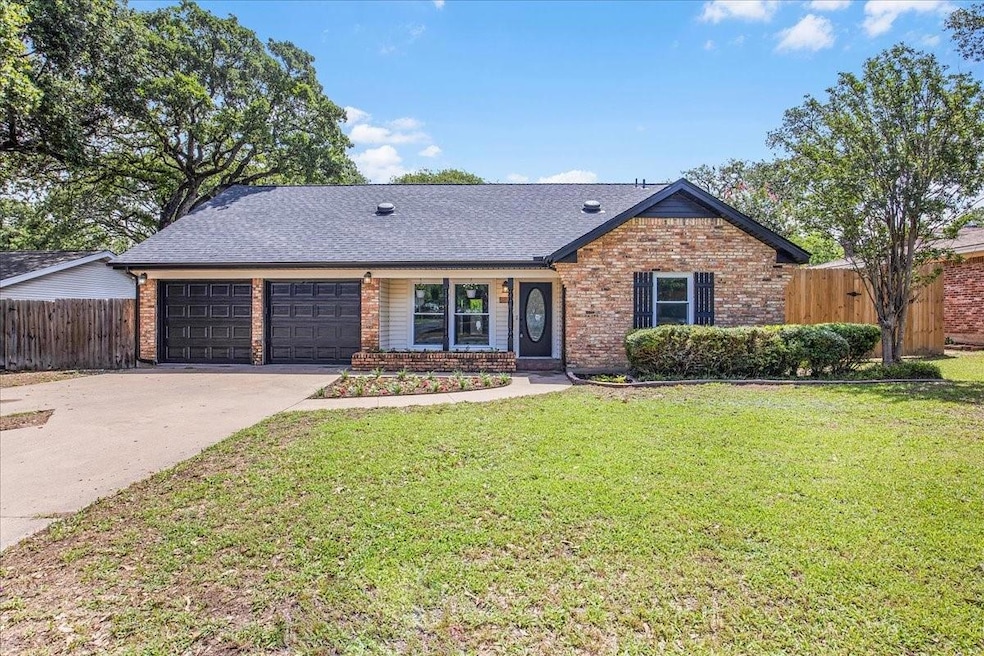 1144 Forest Oaks Ln, Hurst, TX 76053 - photo 1