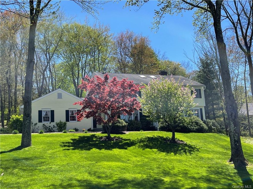 176 Deerfield Ln N, Pleasantville, NY 10570 - photo 1