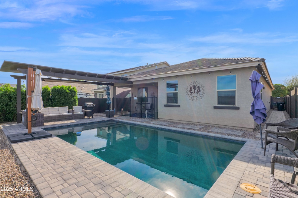 18552 W Yucatan Dr, Surprise, AZ 85388 - photo 1