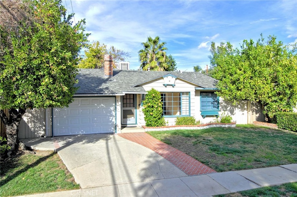 21227 Martinez St, Woodland Hills, CA 91364 - photo 1