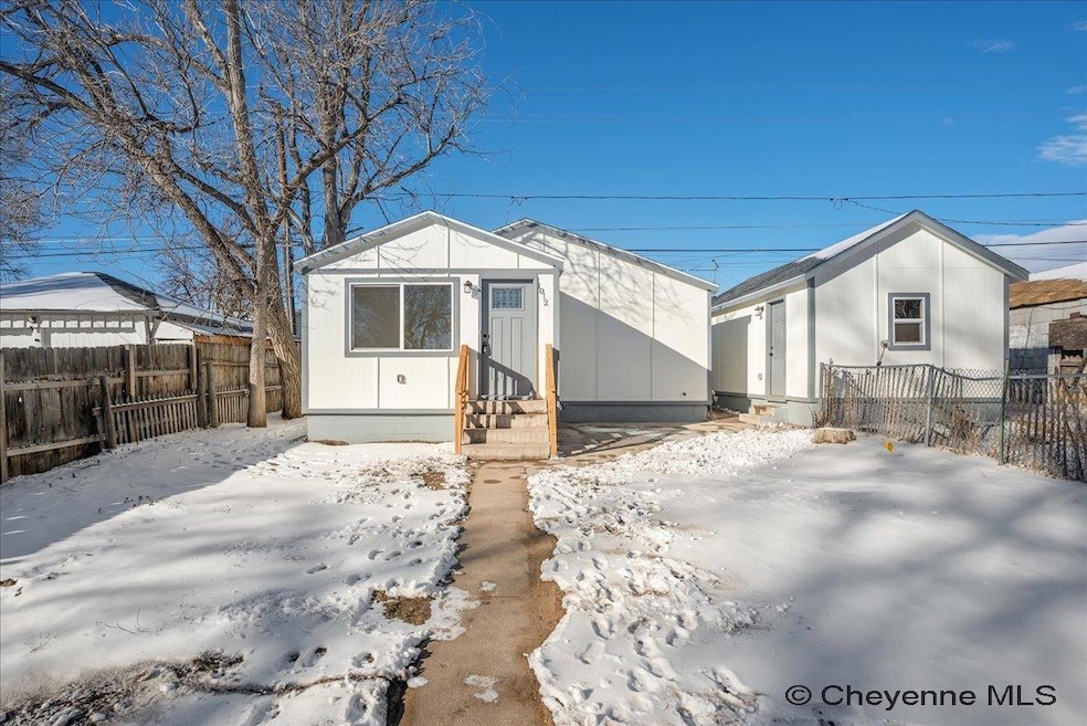 1012 E 8th St, Cheyenne, WY 82007 - photo 1