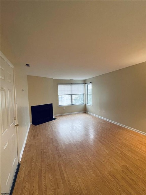 631 E Lake Front Cir unit 6, Galloway, NJ 08205 - photo 1