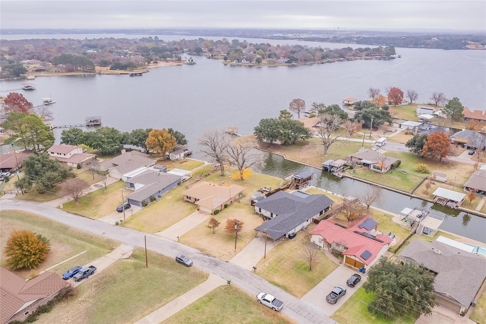 3801 Quail Run, Granbury, TX 76049 - photo 1