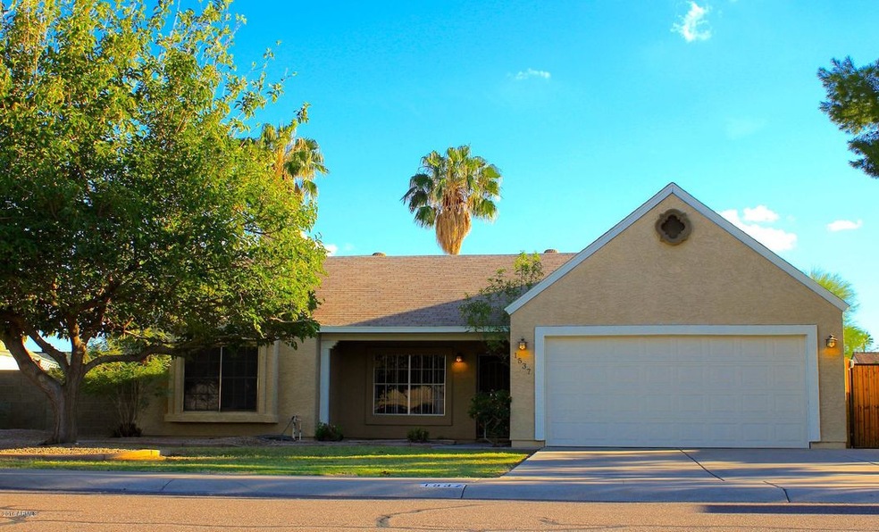 1537 E Divot Dr, Tempe, AZ 85283 - photo 1