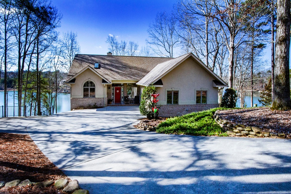 Welcome to 211 Amega Trace!