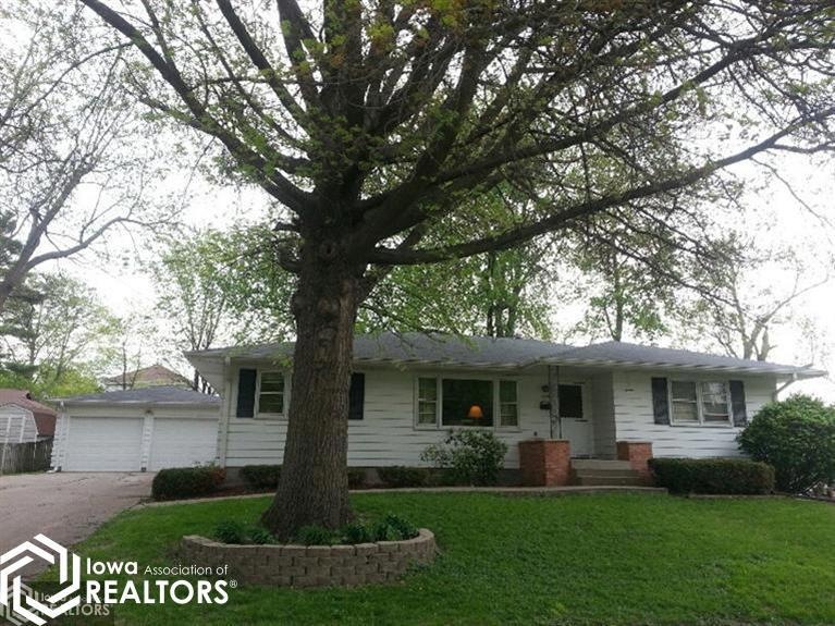 420 E 6th St N, Newton, IA 50208 - photo 1