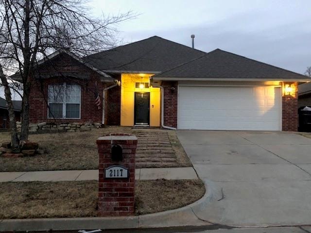 2117 NE 7th St, Moore, OK 73160 - photo 1