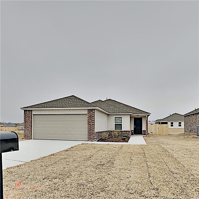 1908 Oak Tree Ct, Shawnee, OK 74804 - photo 1