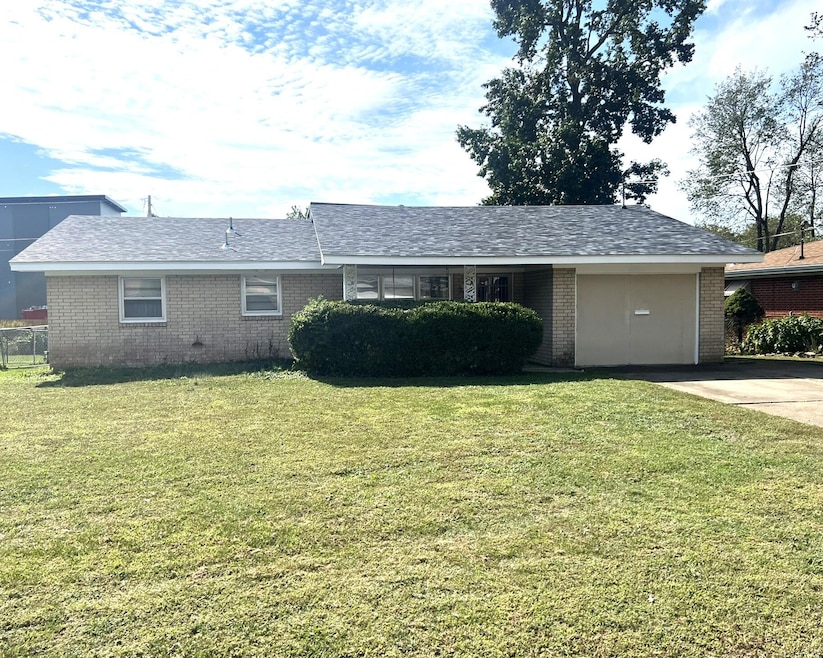 540 E Glenwood St, Springfield, MO 65807 - photo 1