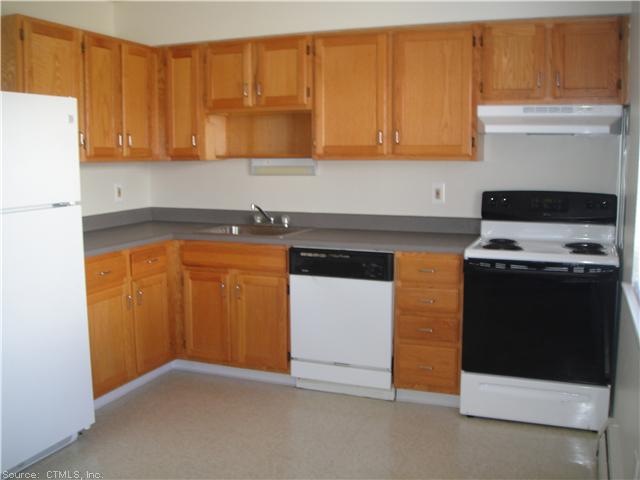 118 Fillmore St unit 2, Waterbury, CT 06705 - photo 1