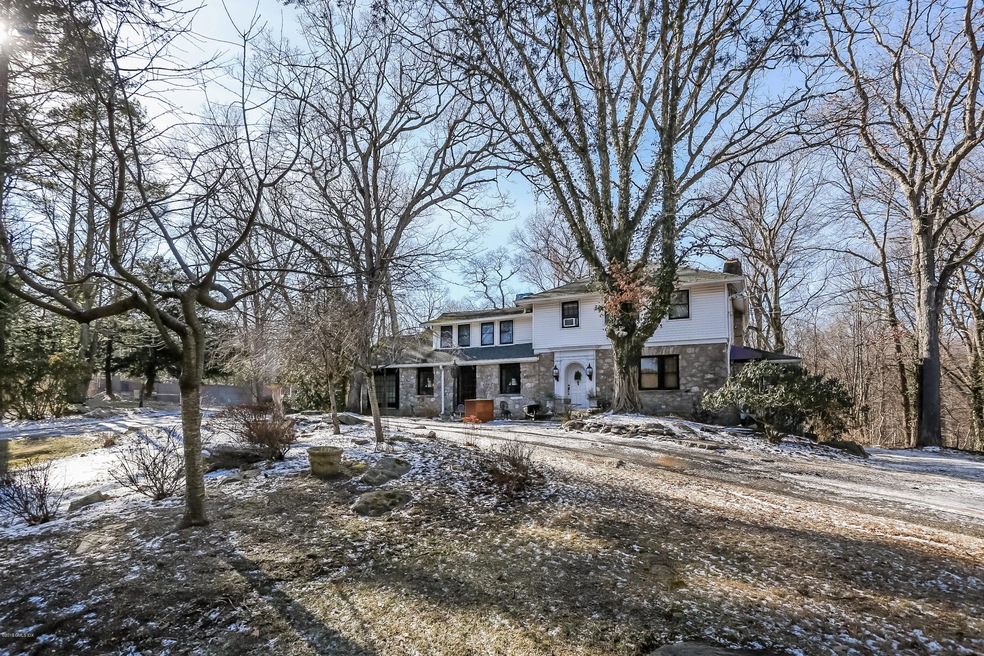 552 Den Rd, Stamford, CT 06903 - photo 1