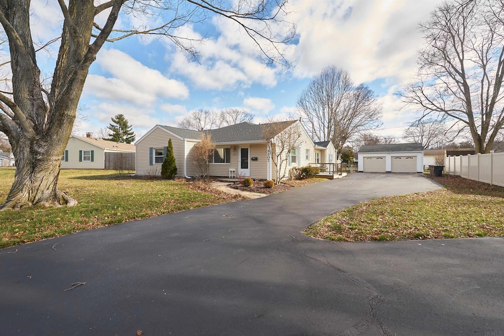 3207 Westenedge Dr, Columbus, IN 47203 - photo 1