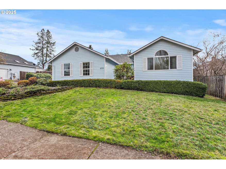 806 E Edgewood Dr, Newberg, OR 97132 - photo 1