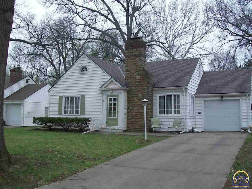 1843 SW Pembroke Ln, Topeka, KS 66604 - photo 1