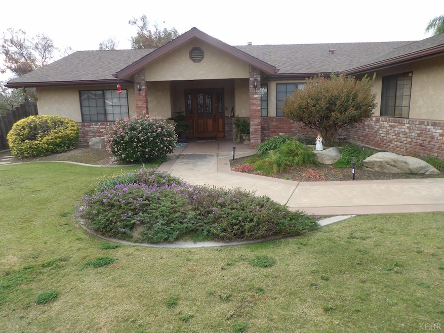 495 Ash St, Lemoore, CA 93245 - photo 1