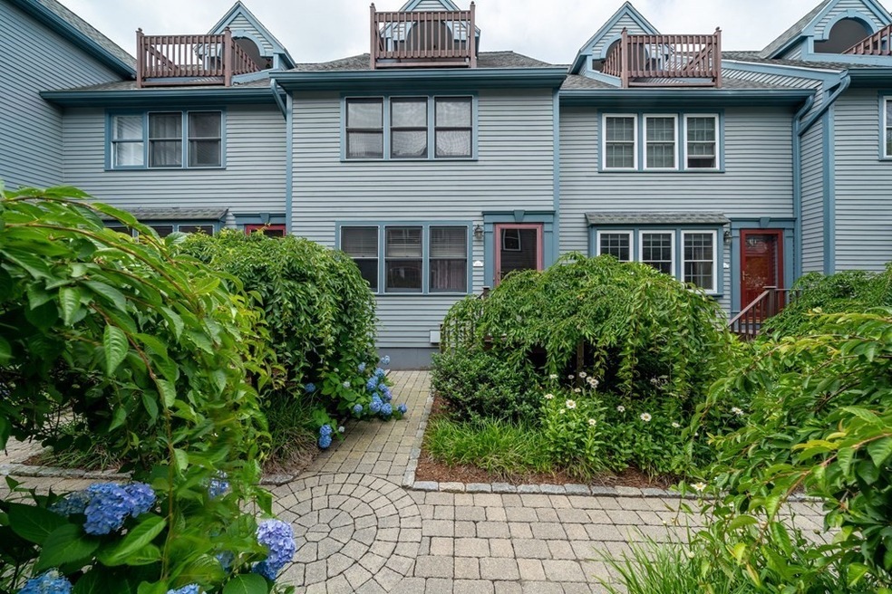 35 Merrymount Rd unit 11, Quincy, MA 02169 - photo 1