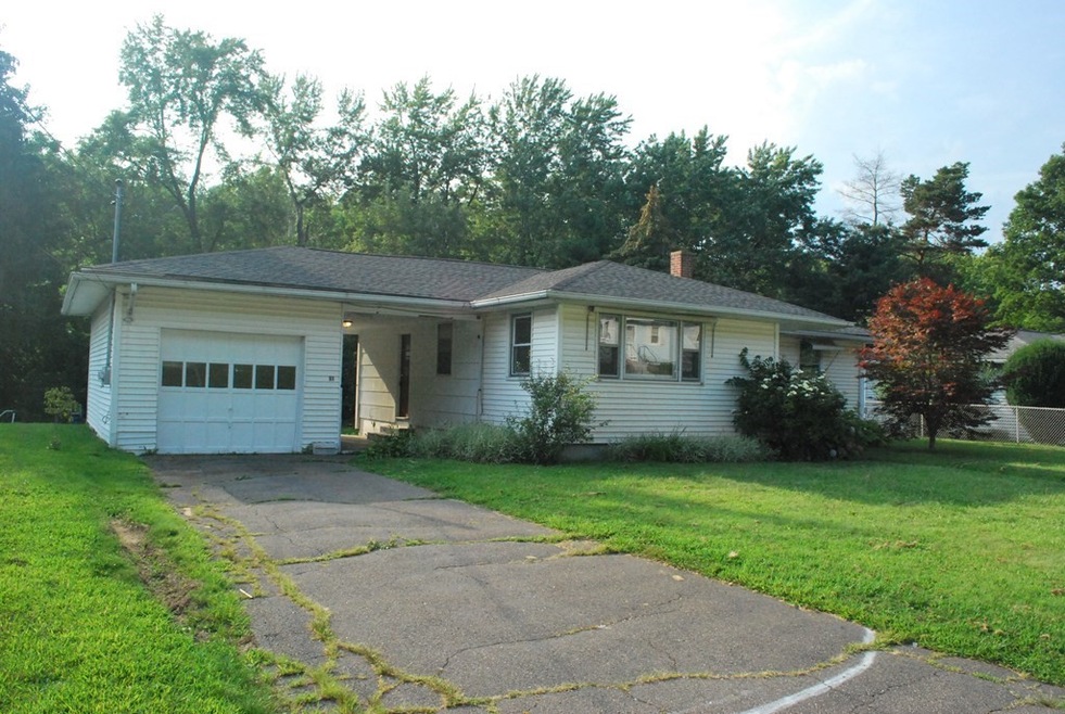 31 Woodland St, Holyoke, MA 01040 - photo 1