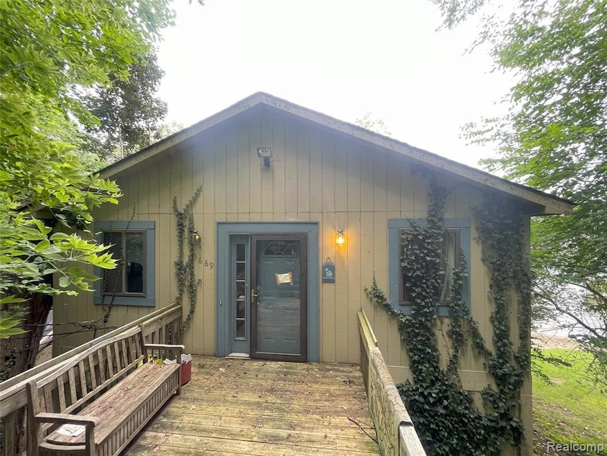 5669 Lakeview Blvd, Goodrich, MI 48438 - photo 1